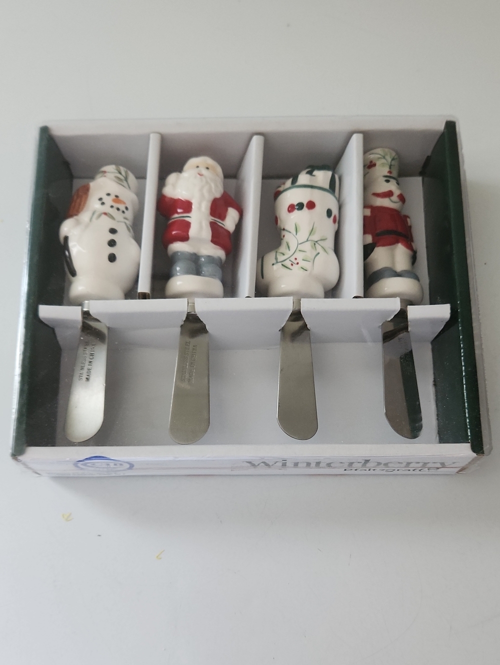 Pfaltzgraff Winterberry Set of 4 Holiday Spreaders